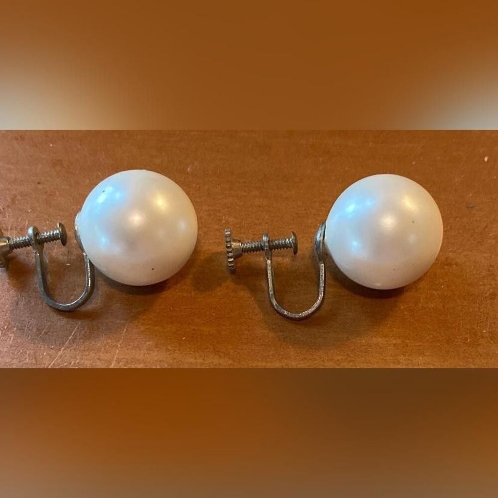 Vintage White Faux Pearl Stud Earrings Screw Back Round Plastic 1 Inch Jewelry